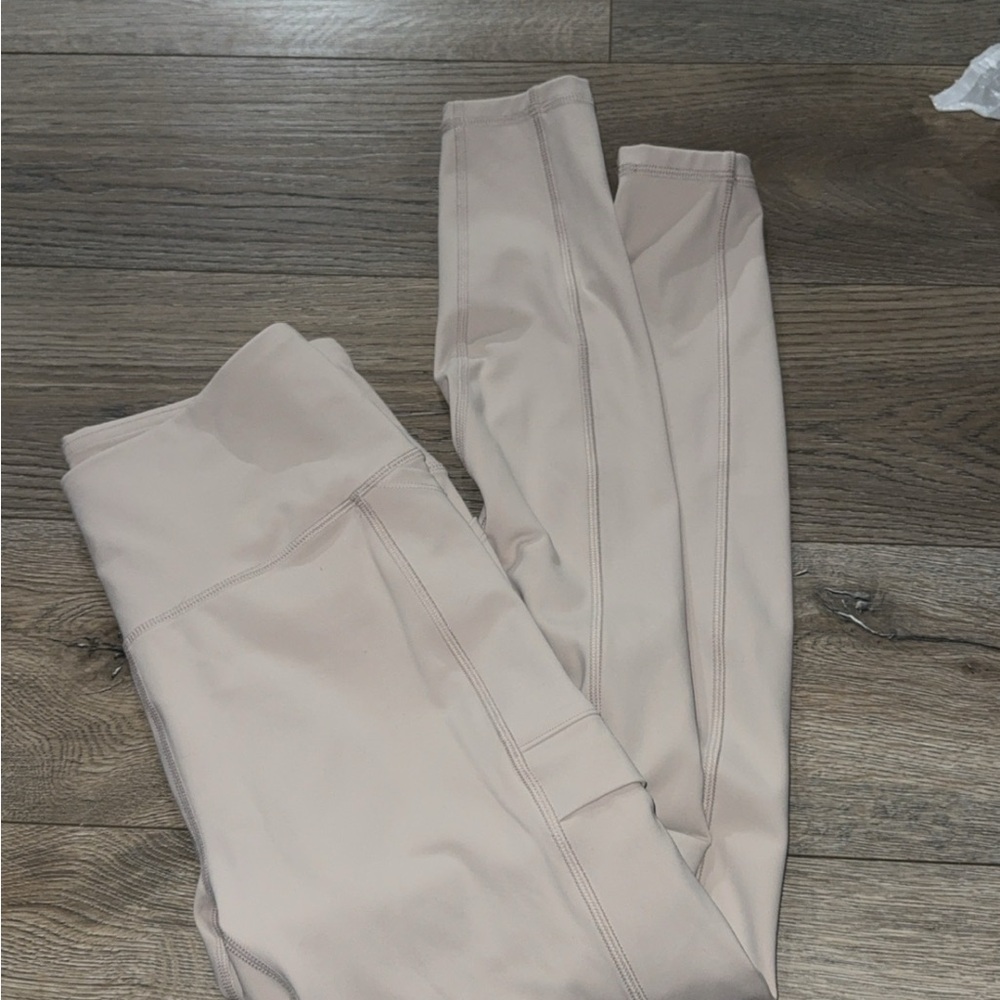 Avalanche High-Waist Leggings in Soft Cream